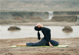 什么瑜伽豐胸效果好？睡前瑜伽動(dòng)作解析