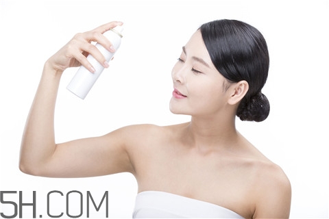 青春痘能用紅霉素軟膏嗎？青春痘能用蘆薈膠嗎？