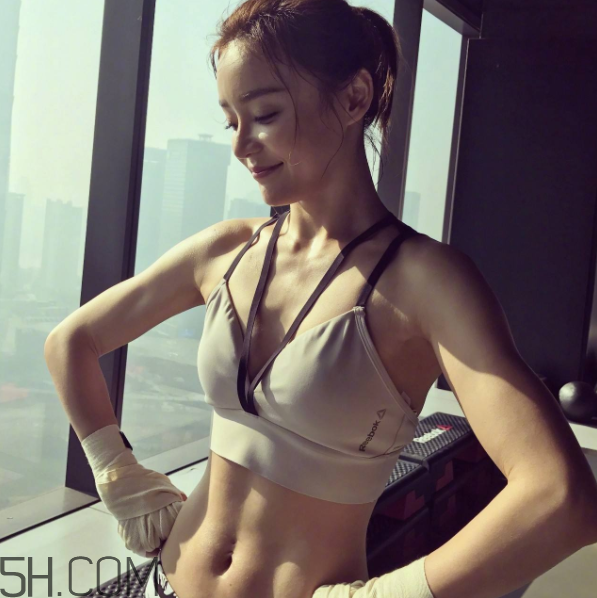 肚子上有肉可以練馬甲線嗎？女生怎么練馬甲線？