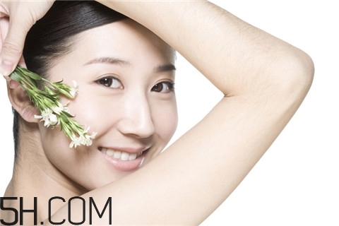 粉刺能用紅霉素軟膏嗎？粉刺擦蘆薈膠可以嗎？
