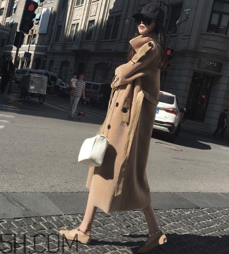 羊剪絨和羽絨服哪個(gè)好？羊剪絨大衣和羽絨服哪個(gè)保暖？