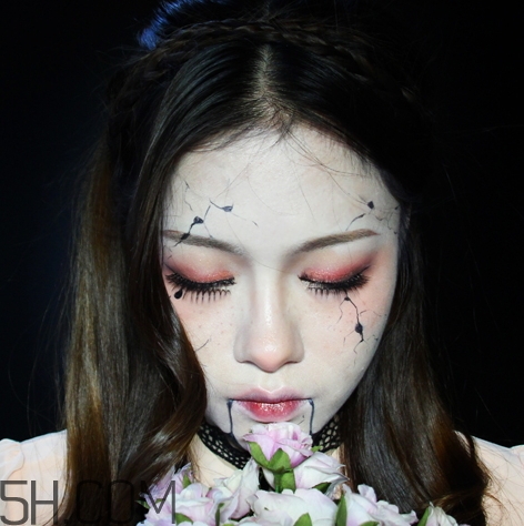 破碎娃娃妝怎么化？萬(wàn)圣節(jié)破碎娃娃妝畫法教程
