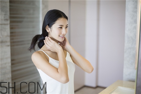 粉刺擠了會(huì)不會(huì)留疤？粉刺擠出來(lái)后有個(gè)小洞