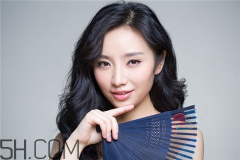 粉刺應(yīng)該擦什么藥膏？粉刺應(yīng)該用什么護膚品？