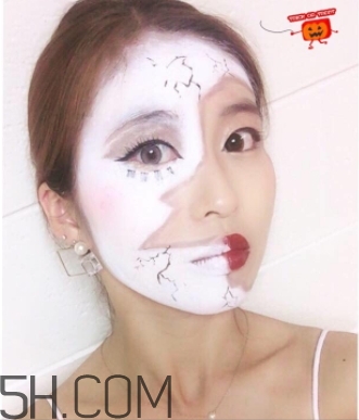 破碎娃娃妝怎么化？萬(wàn)圣節(jié)破碎娃娃妝畫法教程
