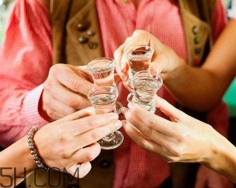 身上有傷口能喝酒嗎？喝酒會影響傷口愈合嗎？
