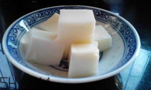 喝純牛奶喝多少合適？牛奶凍怎么做好吃？