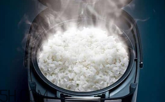 煮飯怎么不粘鍋？煮飯能用開水嗎