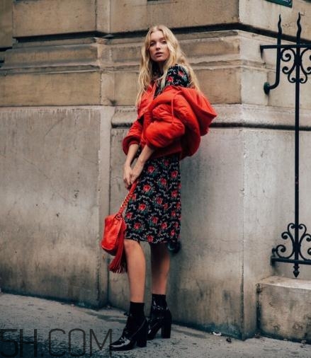 紅色羽絨服怎么搭配？紅色羽絨服搭配圖片