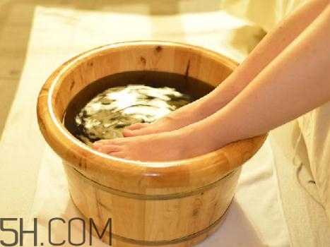 關(guān)節(jié)炎能泡溫泉嗎？關(guān)節(jié)炎能用熱水泡嗎？