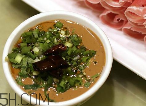 涮羊肉調(diào)料怎么調(diào)好吃？涮羊肉的麻醬怎么調(diào)？