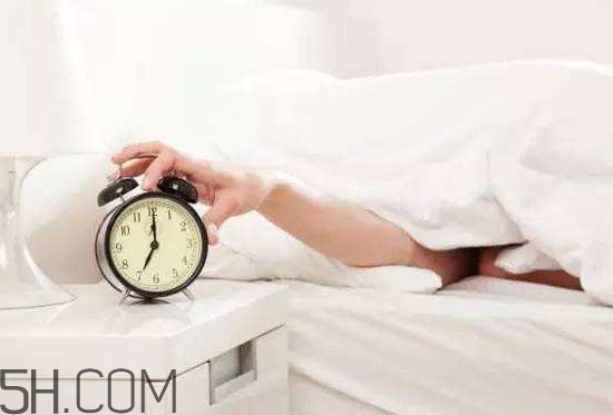 睡眠不足會有什么影響？長期睡眠不足是指多少時間以上