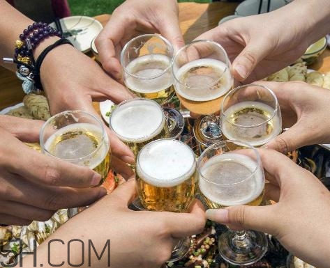 酒精肝是什么引起的？酒精肝是喝酒喝的嗎？