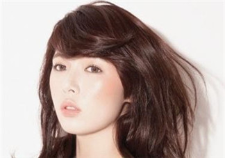 發(fā)膜和彈力素有什么區(qū)別？發(fā)膜和護發(fā)素要同時用嗎？