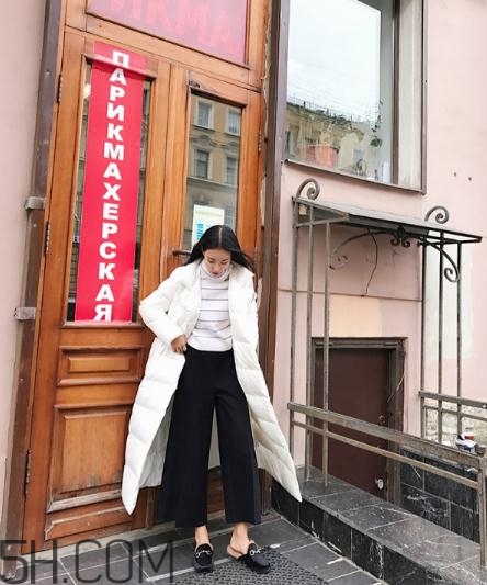 白色羽絨服配什么鞋子？白色羽絨服搭配鞋子圖片