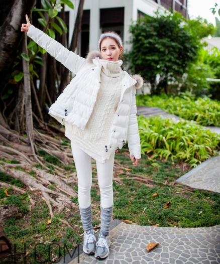 白色羽絨服配什么褲子？白色羽絨服搭配褲子圖片