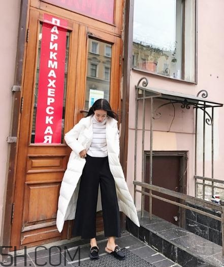 白色羽絨服配什么顏色毛衣？白色羽絨服搭配毛衣圖片
