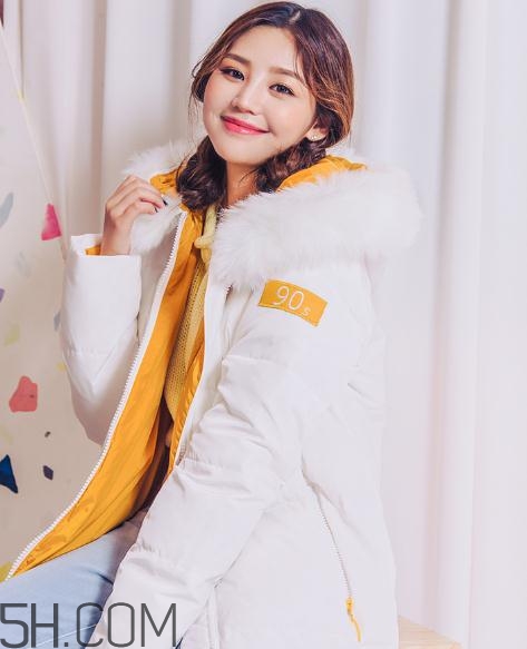 白色羽絨服發(fā)黃怎么洗白？白色羽絨服染色怎么能去掉？