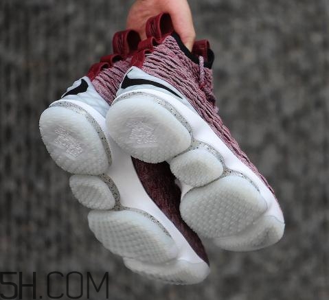 nike lebron 15 wine紅酒配色發(fā)售時(shí)間_多少錢？
