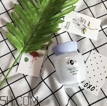 片仔癀珍珠霜和珍珠膏有什么區(qū)別？片仔癀珍珠膏測(cè)評(píng)