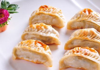 煎餃是先煮熟還是蒸熟？煎餃和鍋貼有什么區(qū)別