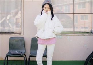 白色羽絨服配什么褲子？白色羽絨服搭配褲子圖片