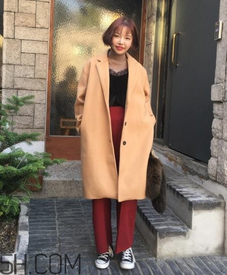 駝色內(nèi)搭配什么外套？駝色內(nèi)搭怎么搭配外套？