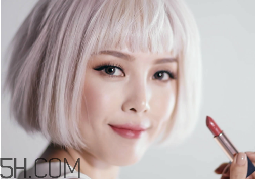 女生怎樣學(xué)會快速化妝？新手化妝需要的基本用品