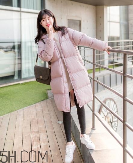 粉色羽絨服怎么搭配？粉色羽絨服搭配圖片