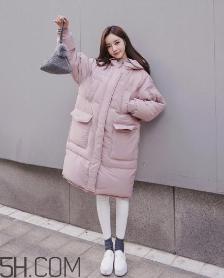 粉色羽絨服怎么搭配？粉色羽絨服搭配圖片