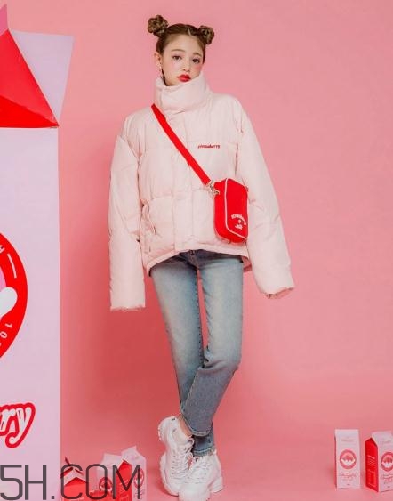 粉色羽絨服怎么搭配？粉色羽絨服搭配圖片