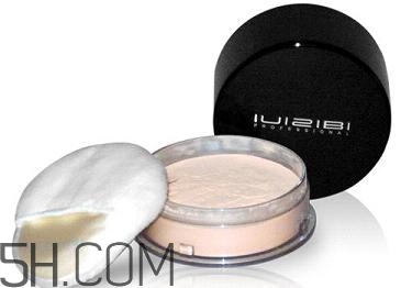 女生怎樣學(xué)會快速化妝？新手化妝需要的基本用品