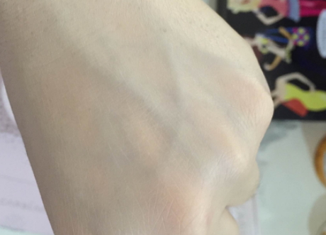 卡姿蘭氣墊cc和瑪麗黛佳哪個(gè)好？對(duì)比