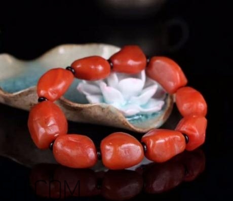 南紅瑪瑙會(huì)越戴越紅嗎？南紅瑪瑙會(huì)越戴越亮嗎？
