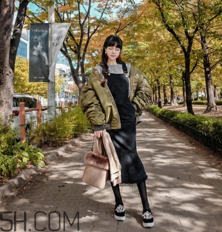 軍綠色羽絨服怎么搭配？軍綠色羽絨服搭配圖片