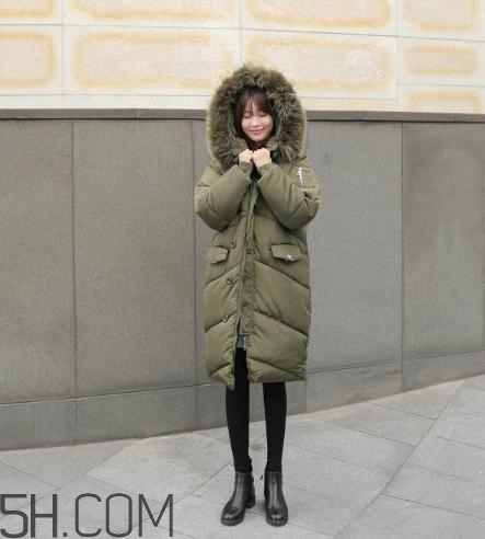 軍綠色羽絨服怎么搭配？軍綠色羽絨服搭配圖片