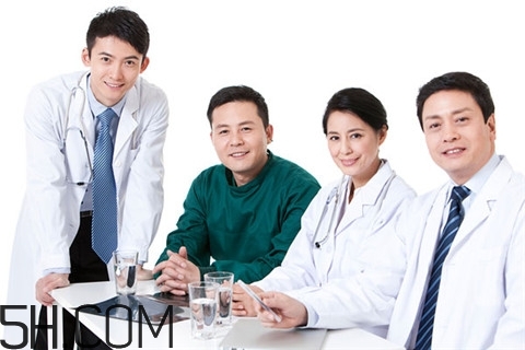 水痘多大年齡出現(xiàn)？水痘多長(zhǎng)時(shí)間可以上學(xué)？