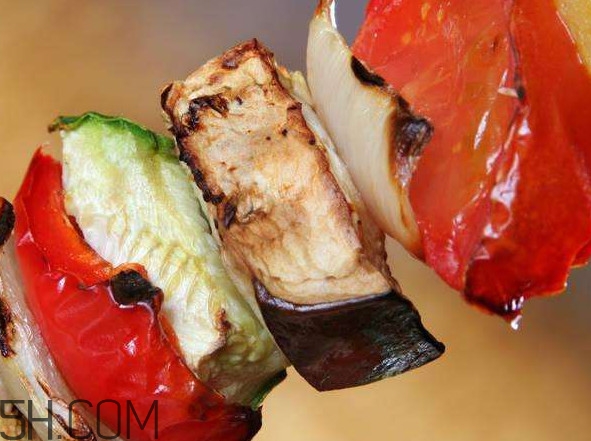 蔬菜烤著吃有營養(yǎng)嗎？烤胡蘿卜吃有什么好處