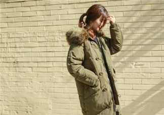 軍綠色羽絨服怎么搭配？軍綠色羽絨服搭配圖片