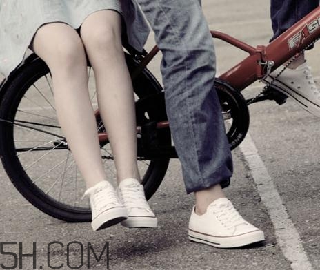 帆布鞋長(zhǎng)霉了怎么處理？帆布鞋發(fā)霉了怎么洗掉？