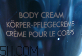 雅芳小黑裙香體乳怎么樣？雅芳小黑裙香體乳好用嗎？