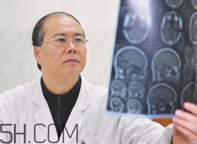 哪些原因可以導(dǎo)致腦死亡？腦死亡和植物人有什么區(qū)別