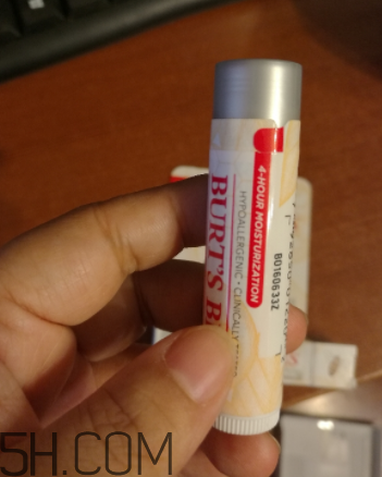 小蜜蜂細致修護唇膏怎么樣？好用嗎？