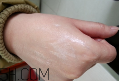 御泥坊黑玫瑰潔面乳怎么樣？御泥坊黑玫瑰潔面乳好用嗎？