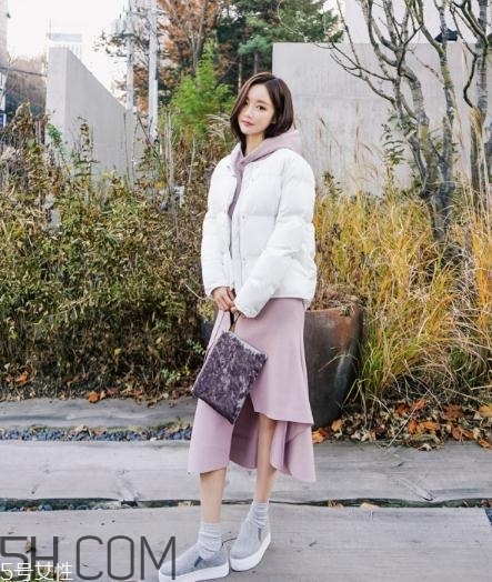 白色羽絨服怎么搭配？白色羽絨服搭配圖片