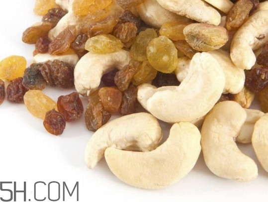 腰果有黑斑點能吃嗎？腰果為什么有黑點