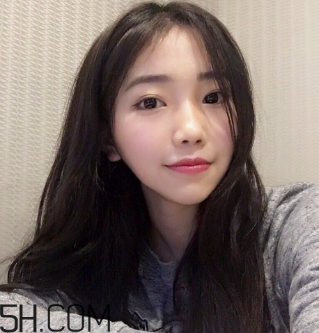 雅詩蘭黛和迪奧口紅哪個好用？雅詩蘭黛傾慕420口紅怎么樣？