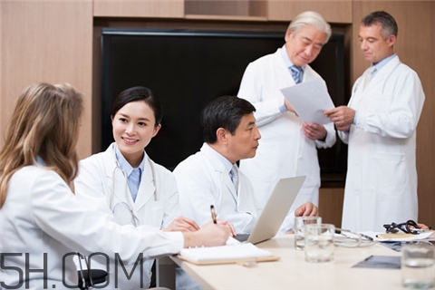 牙周炎跟腎虛有關系嗎？牙周炎跟上火有關系嗎？