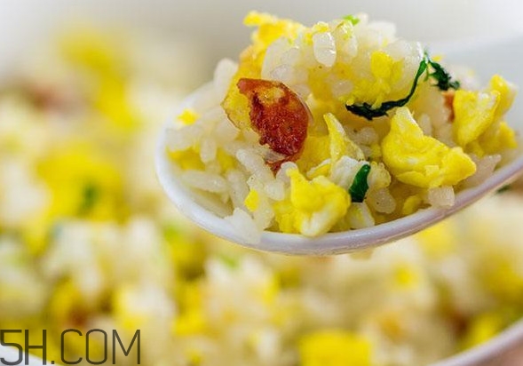 蛋炒飯和揚(yáng)州炒飯有什么區(qū)別？蛋炒飯是發(fā)物嗎