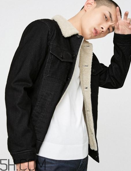 燈芯絨衣服會(huì)縮水嗎？燈芯絨衣服粘毛嗎？